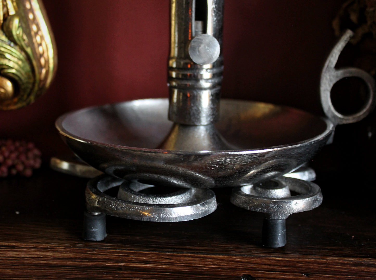 Fleur de Lis Trivet Stand