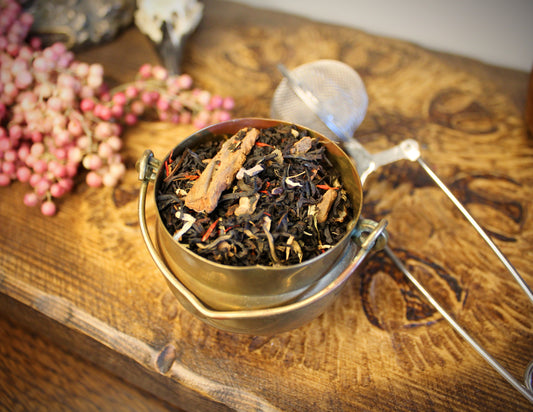 Hallowed Hearth Loose Tea 30g - Black Tea with Cinnamon, Star Anise, Cocoa & Ginger for Cosy Autumn Evenings and Rituals