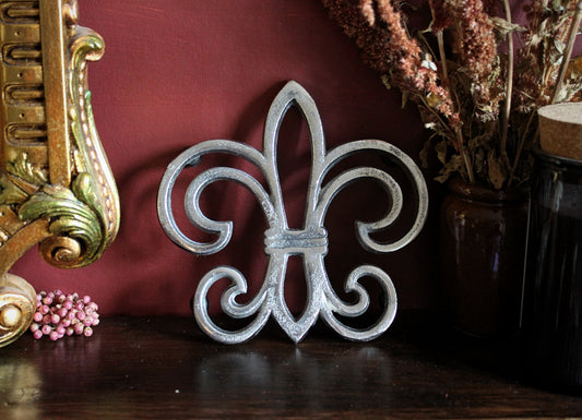 Fleur de Lis Trivet Stand